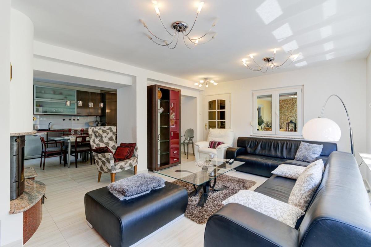 Villa Dalmare โนวีวีโนดอลสกี ภายนอก รูปภาพ