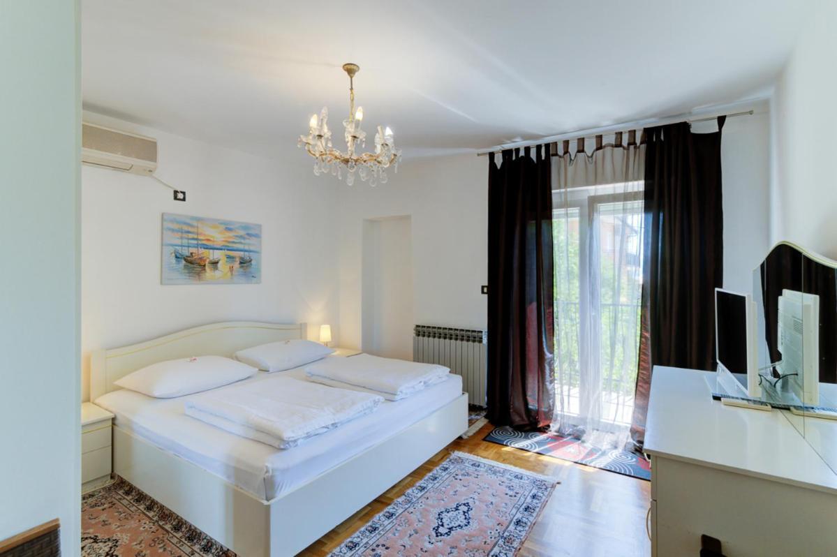 Villa Dalmare โนวีวีโนดอลสกี ภายนอก รูปภาพ