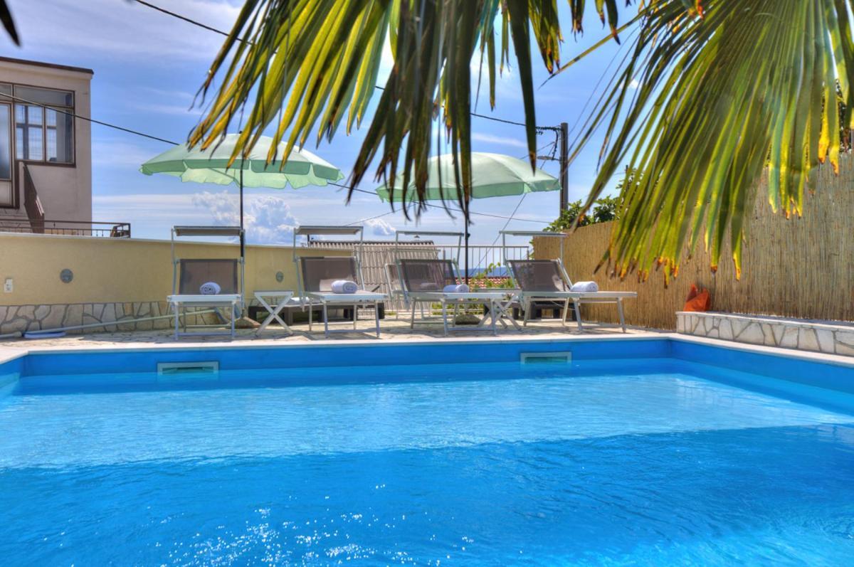 Villa Dalmare โนวีวีโนดอลสกี ภายนอก รูปภาพ